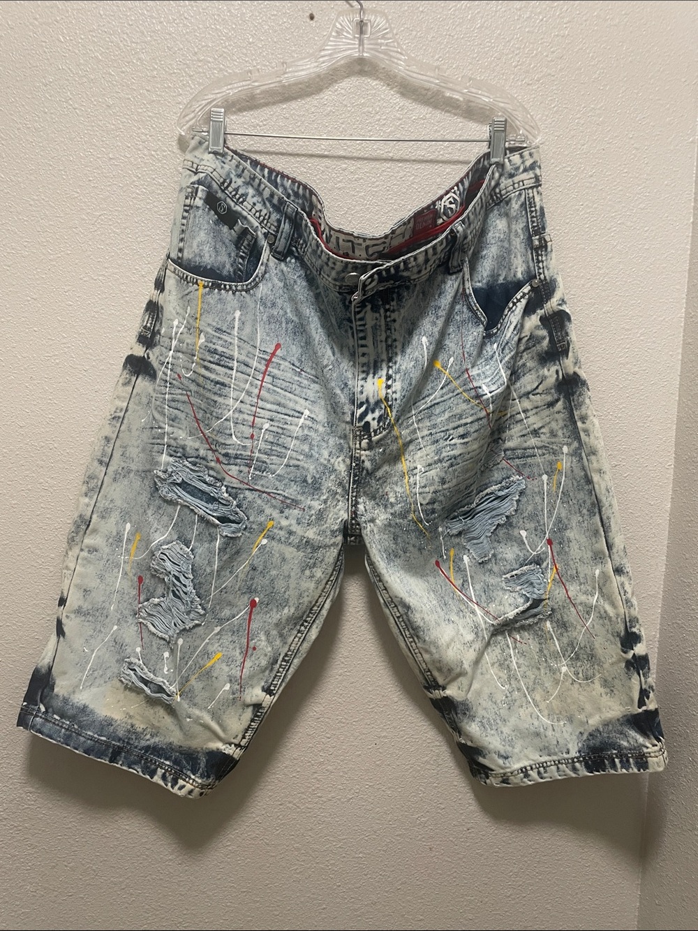 Switch Remarkable Shorts
Mens 44 Denim Acid Wash
Paint Streetwear
